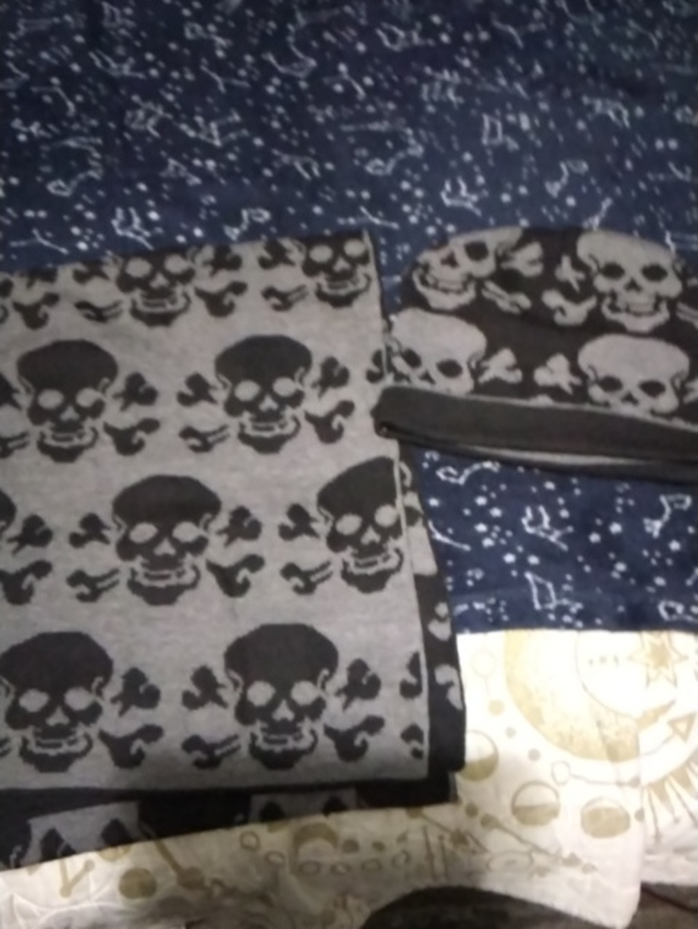 Men's Skull Pattern Grey & Black Scarf Set - Unbranded